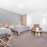 Hotell Roudna 3*