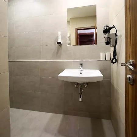 Roudna Hotell