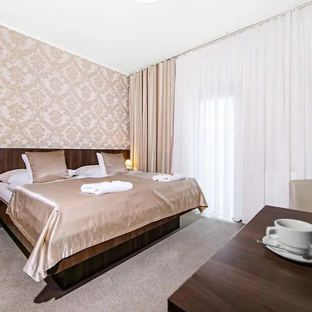 Hotell Roudna 3*